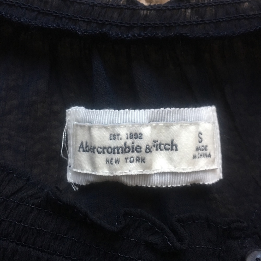📣 Like new 🤩 EUC Abercrombie peasant top - Picture 6 of 8